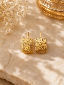 Filigree Earrings close