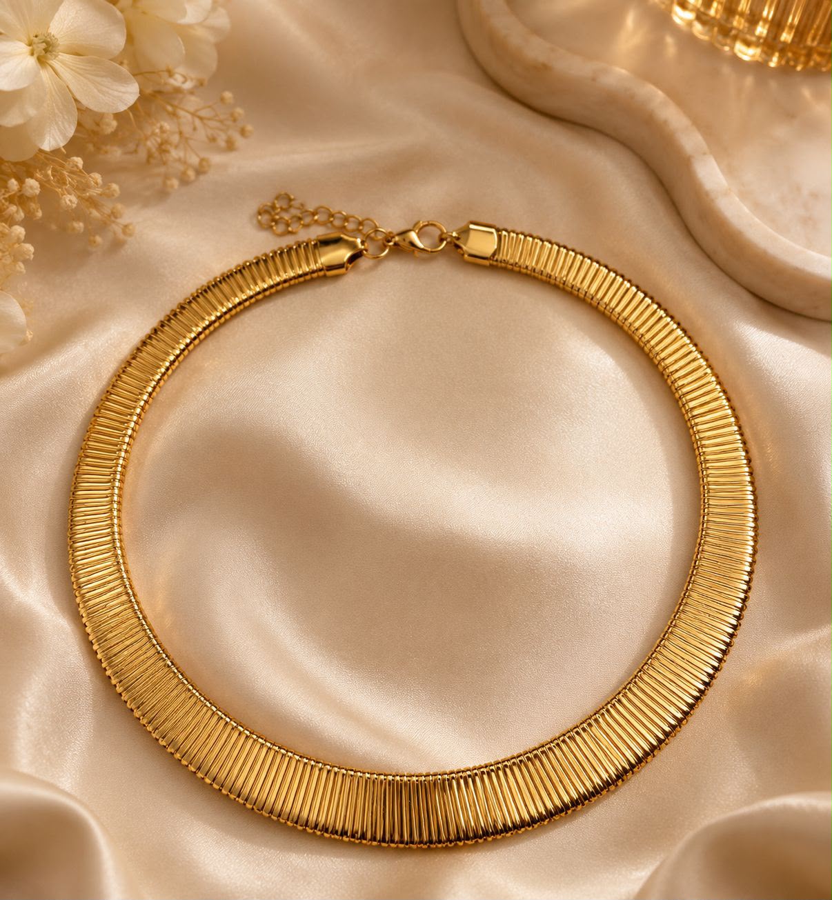 Magnetic Hasli Necklace lifstyle 1