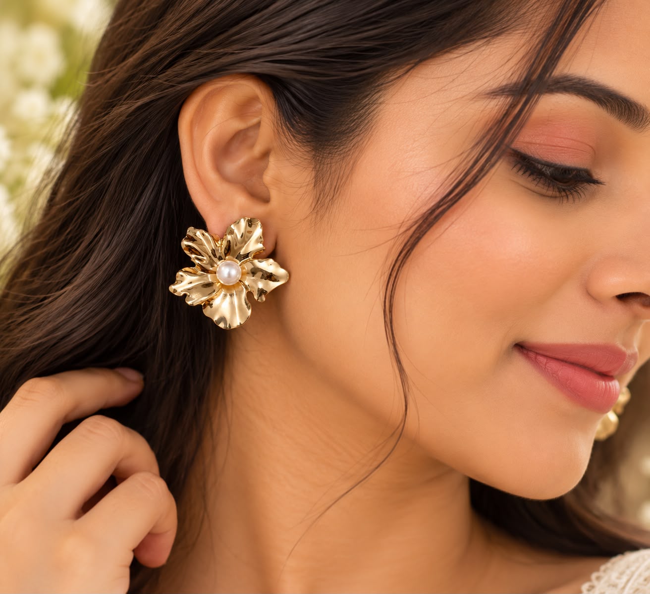 Model wearing Ju-el Pearl Flower Earrings with electroplated floral design